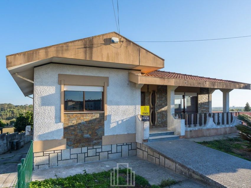 Imagem Fachada de  moradia independente em Salreu