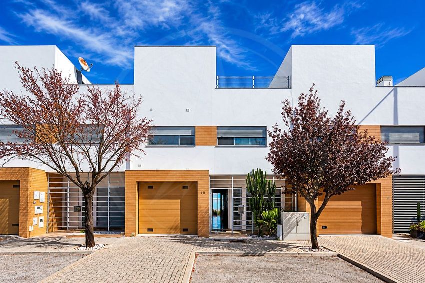 Imagem Fachada de  casa ou moradia em Quinta da Foz - Escolas