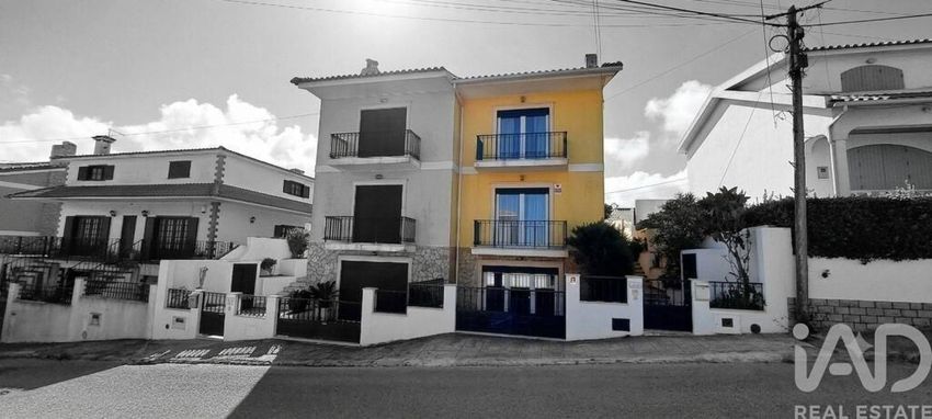 Imagem Fachada de  moradia geminada em Lourinhã