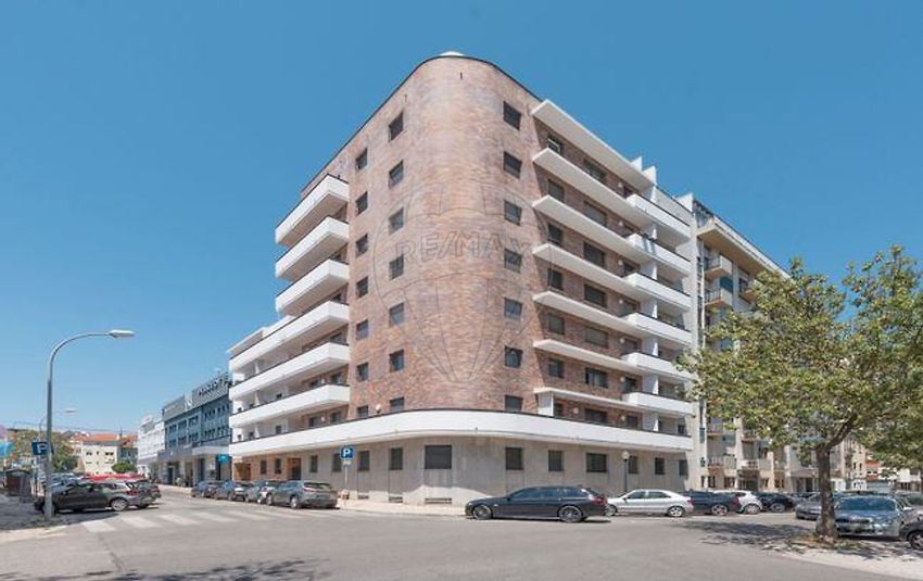 Imagem Vistas de apartamento t2 em Rua Dom Luís de Noronha
