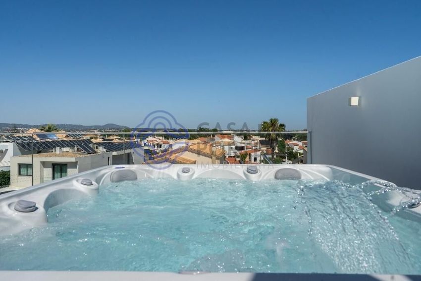 Imagem Piscina de  moradia geminada em Rua Professor Doutor Reis Cunha