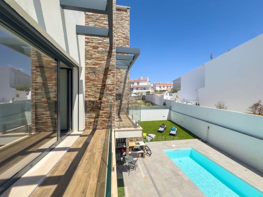 Imagem Piscina de  moradia independente em Ericeira Norte