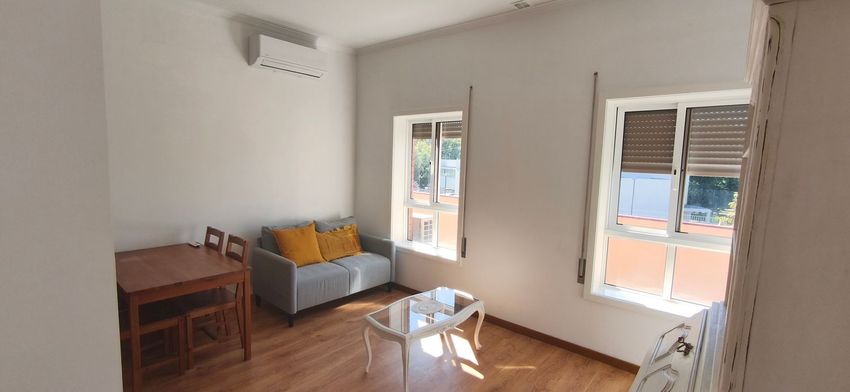 Imagem Sala de estar de apartamento t1 em Rua Barão de Joane, 845