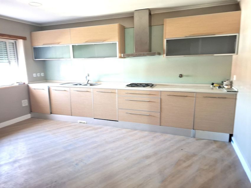 Imagem Cozinha de apartamento t3 em Santo Antão e São Julião do Tojal