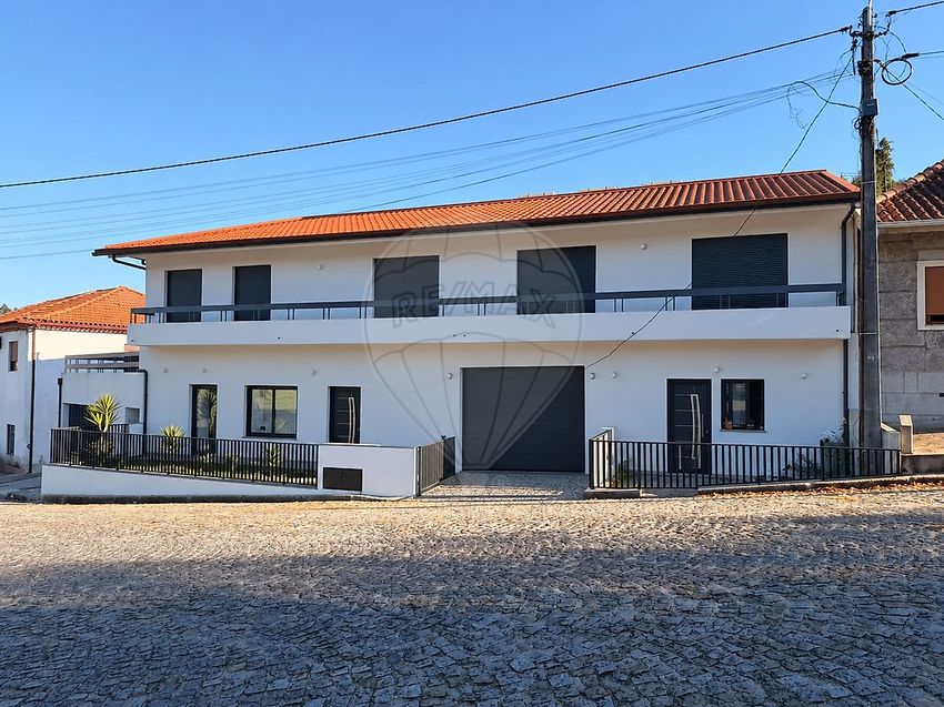Imagem Fachada de apartamento t2 em Rua de Real