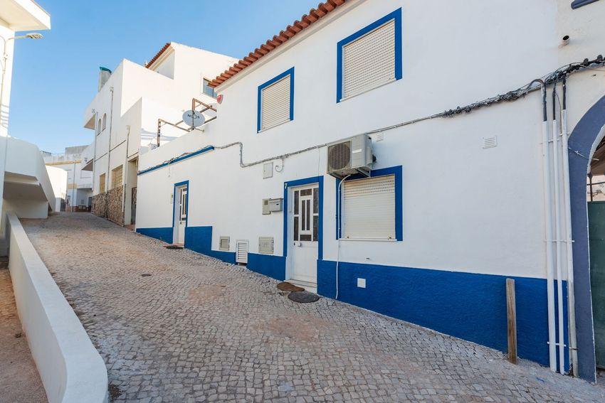 Imagem Fachada de  moradia geminada em Centro da Vila