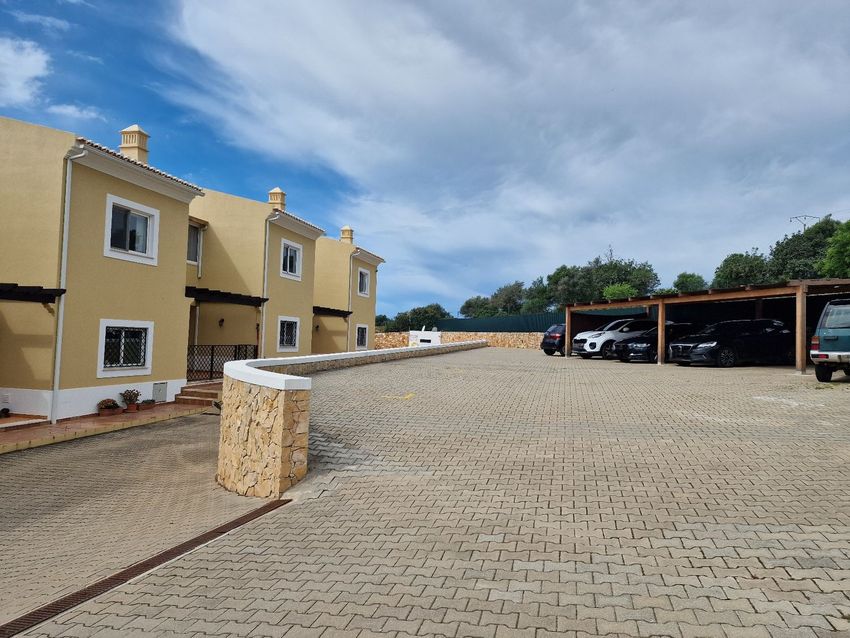 Imagem Garagem de  moradia geminada em Fazenda da Caravela, 312