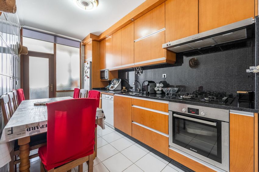 Imagem Cozinha de apartamento t2 em Rua da Misericórdia, 102