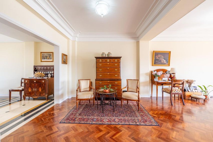 Imagem Sala de estar de apartamento t4 em Avenida da República s/n