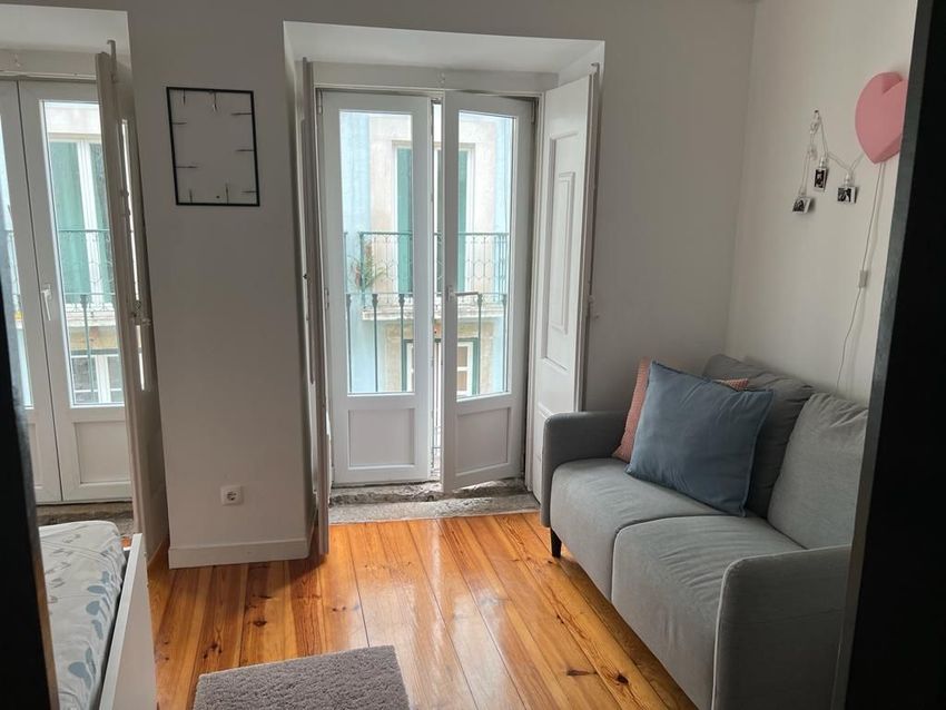 Imagem Sala de estar de apartamento t0 em Rua dos Ferreiros a Santa Catarina, 22