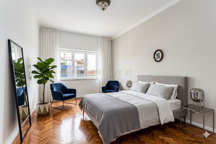 Imagem Sala de estar de apartamento t3 em Rua António Sérgio, 8