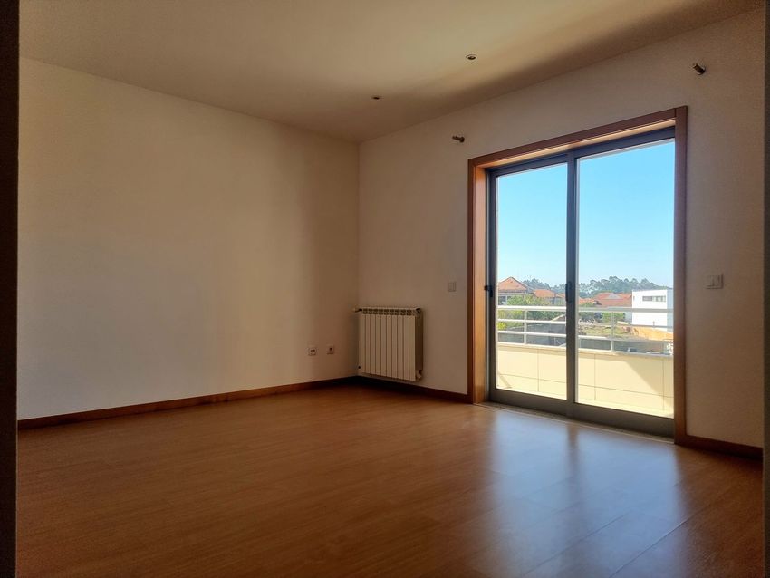 Imagem Divisão de apartamento t3 em Rua Licínio de Carvalho, 26