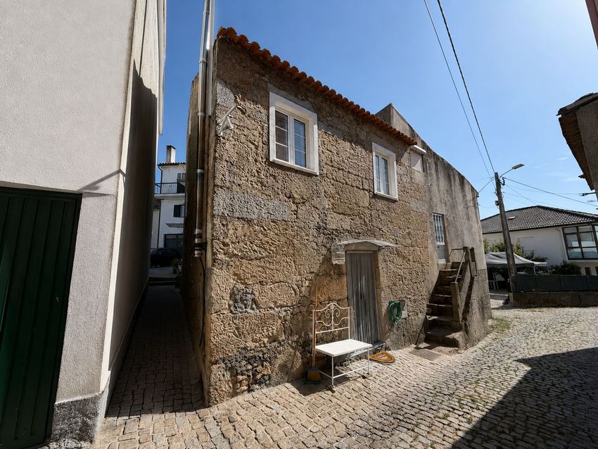 Imagem Fachada de  moradia independente em São Julião