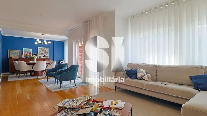 Imagem Sala de estar de apartamento t6 em Rua Padre Manuel da Nóbrega