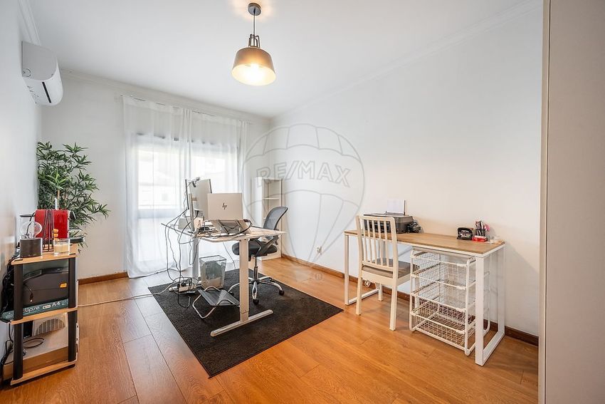 Imagem Sala de estar de apartamento t3 em Rua Costa Gomes