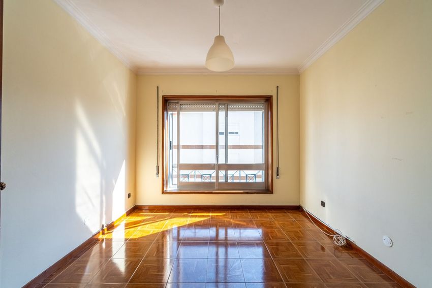 Imagem Divisão de apartamento t3 em Rua Doutor João da Costa Lima s/n