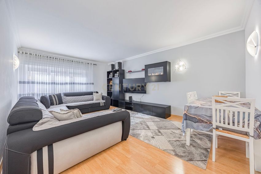 Imagem Sala de estar de apartamento t2 em Rua Palos de La Frontera, 13