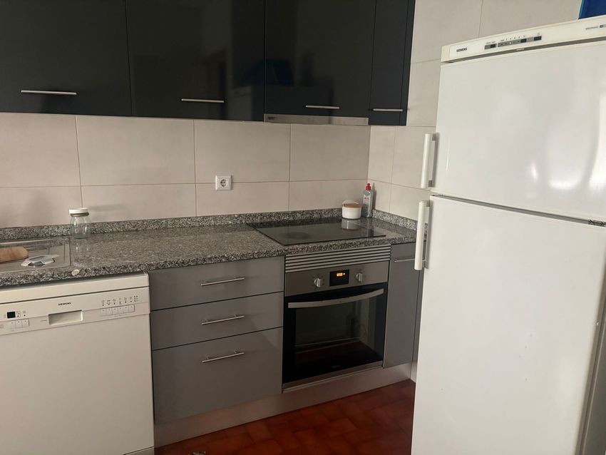 Imagem Cozinha de quarto em Rua Doutor Alberto Pinto Lisboa, 5