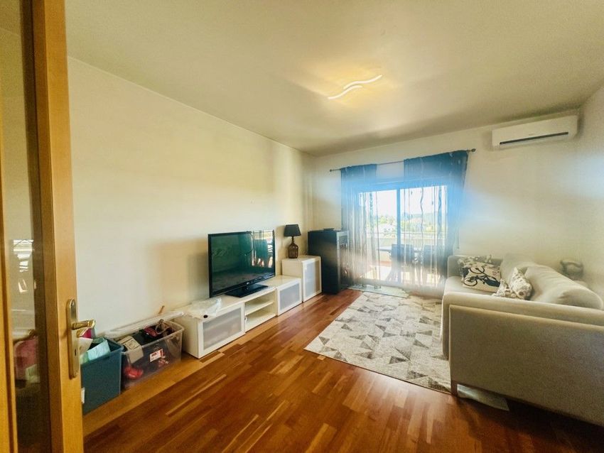 Imagem Sala de estar de apartamento t3 em Rua do Girassol