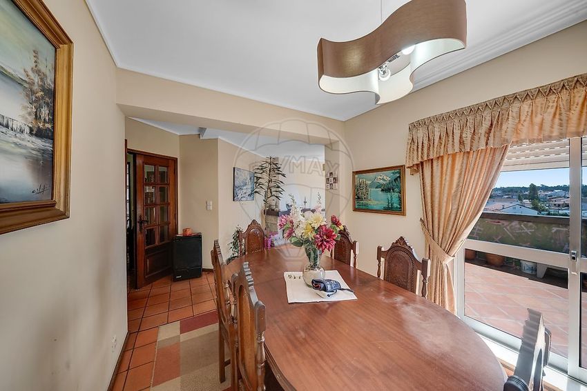 Imagem Sala de estar de apartamento t4 em Rua Dom Manuel Trindade Salgueiro