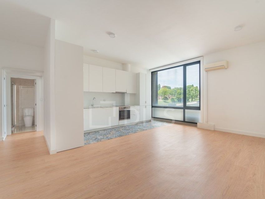 Imagem Cozinha de apartamento t1 em Rua Gonçalves Zarco