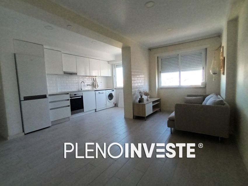 Imagem Cozinha de apartamento t2 em Rua Sá de Miranda s/n