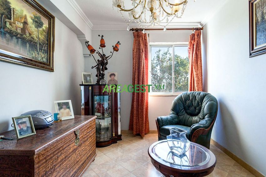Imagem Sala de estar de apartamento t3 em Circular Sul do Bairro da Encarnação