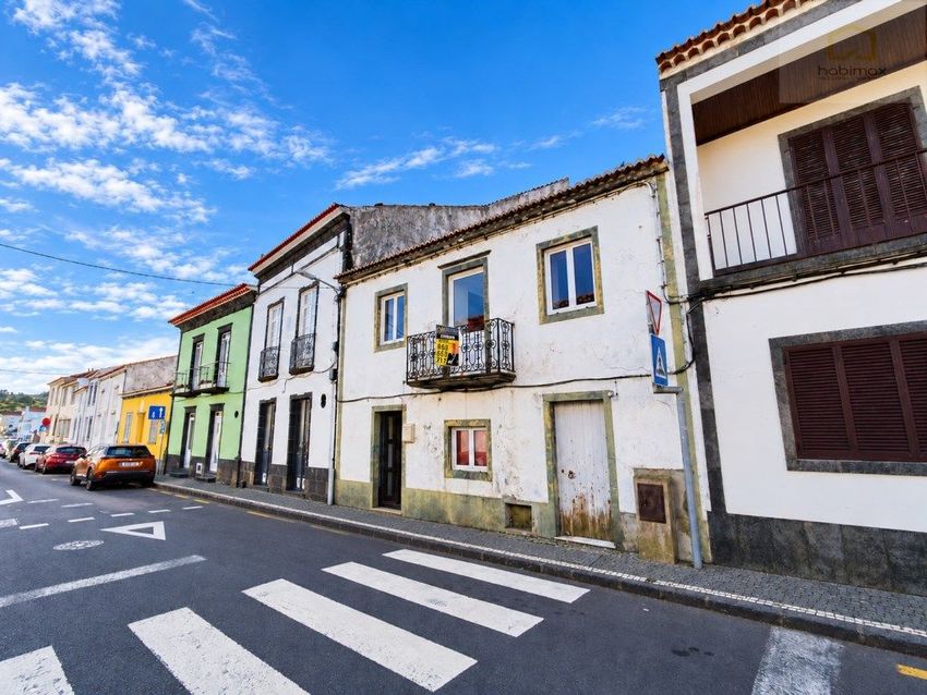Imagem Fachada de  moradia independente em Ribeirinha