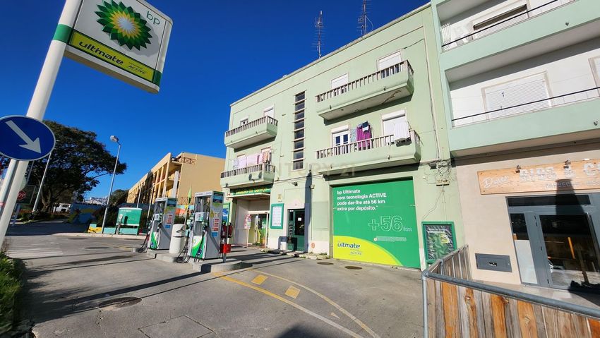 Imagem Vistas de espaço comercial em Rua da República, 24