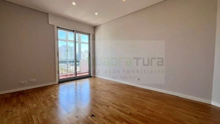 Imagem Divisão de apartamento t2 em Casa da Música