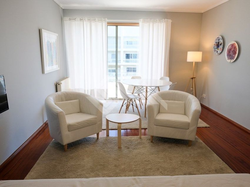Imagem Sala de estar de apartamento t2 em Rua José Gomes Ferreira, 187