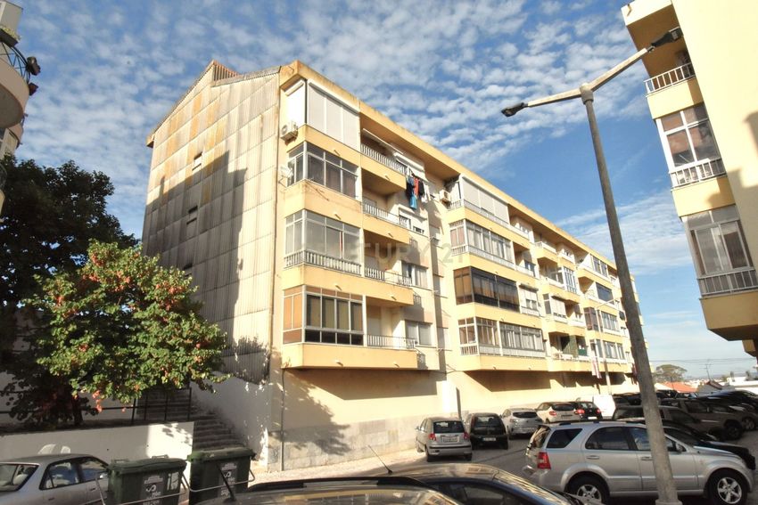 Imagem Vistas de apartamento t3 em Rua Agatão Lança, 44