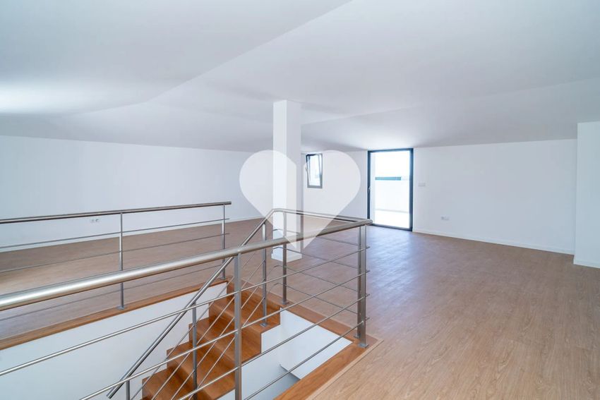 Imagem Detalhes de duplex em Avenida de Vicente de Almeida de Eça, 64