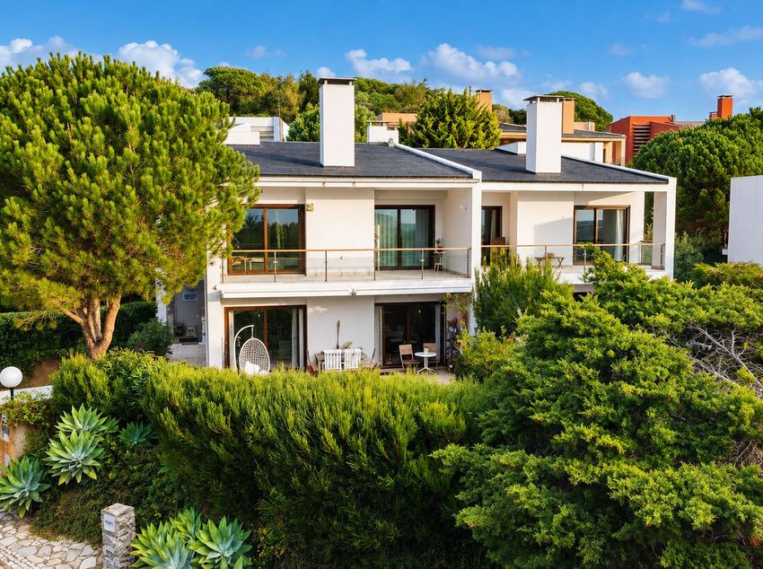 Imagem Fachada de  moradia geminada em Marinha do Guincho, 28 a