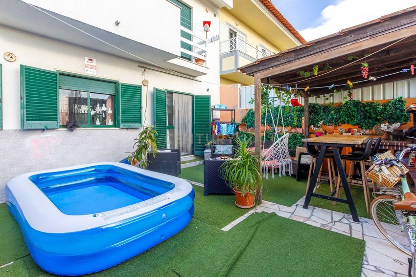 Imagem Piscina de  moradia independente em Rua José Afonso, 1331