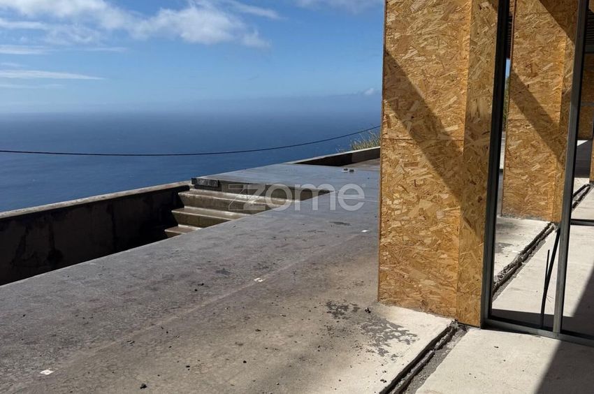 Imagem Piscina de  moradia independente em Caminho São Lourenço s/n