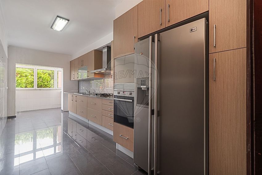 Imagem Cozinha de apartamento t3 em Rua da Eira