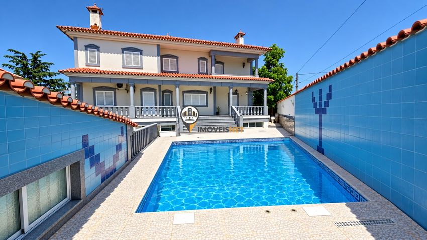 Imagem Piscina de  moradia independente em Castelo Branco