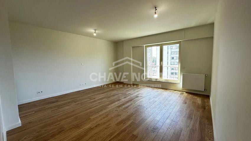 Imagem Sala de estar de apartamento t3 em Rua Ruben a