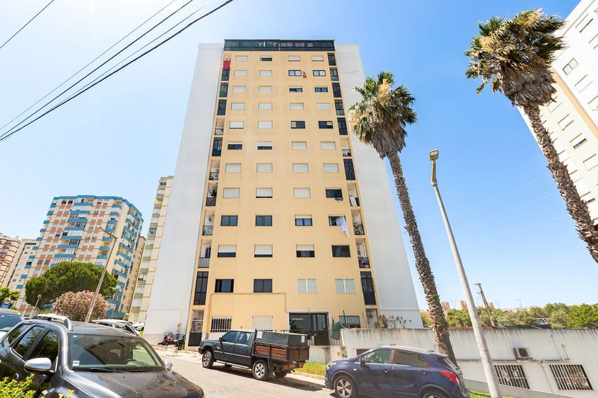 Imagem Fachada de apartamento t3 em Rua Correia Garção, 11