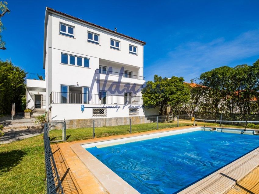 Imagem Piscina de  moradia independente em Rua do Campo Santo