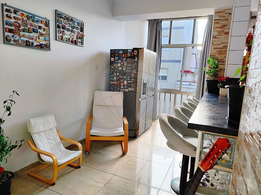 Imagem Sala de estar de apartamento t3 em Rua Dom Nuno Álvares Pereira