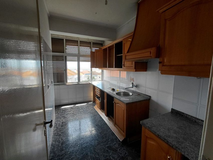 Imagem Cozinha de apartamento t2 em Largo do Forte da Casa