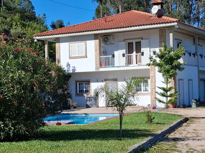 Imagem Fachada de  moradia independente em Rua São Miguel de Carvalho, 970