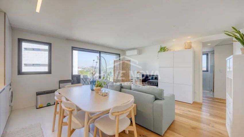 Imagem Sala de estar de apartamento t2 em Rua da Devesa