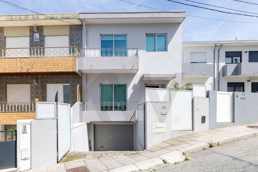 Imagem Fachada de  moradia geminada em Guifões