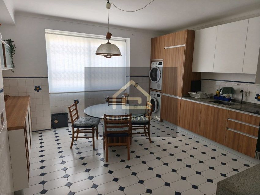Imagem de apartamento t2 em Rua Fernão de Magalhães