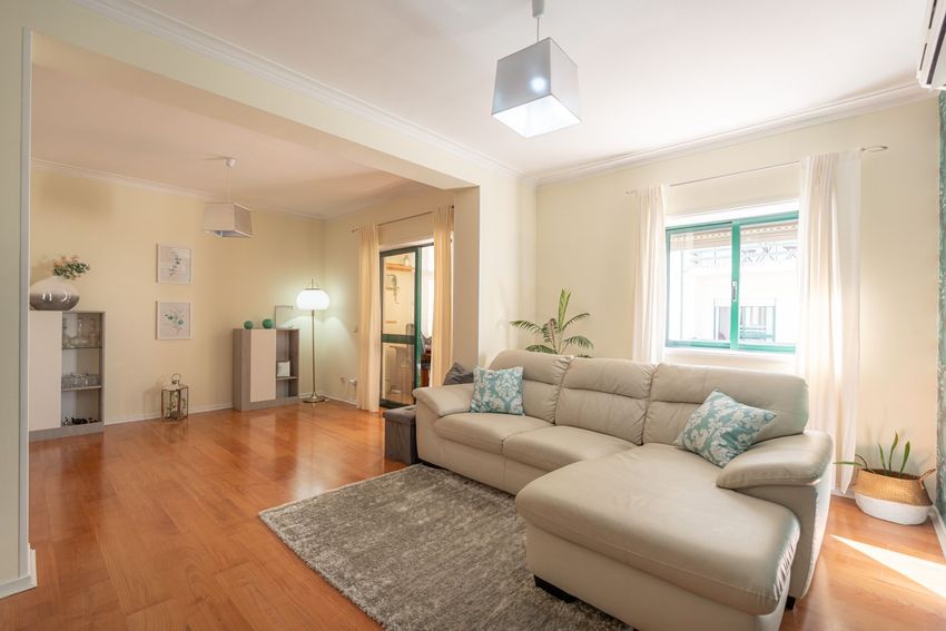 Imagem Sala de estar de apartamento t3 em Rua Dr. Jerónimo Pais da Silva