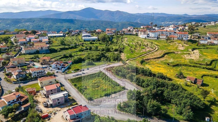 Imagem Vistas de terreno em Oliveira do Hospital e São Paio de Gramaços
