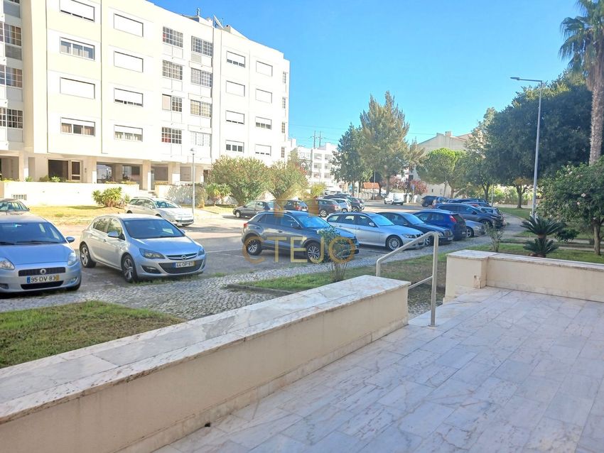 Imagem Piscina de apartamento t2 em Póvoa de Santa Iria e Forte da Casa